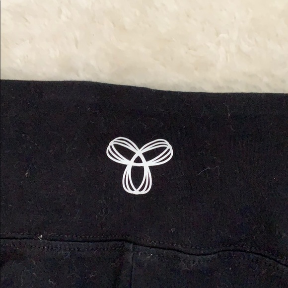 Aritzia White logo leggings💕🌷🌹 - Picture 2 of 2